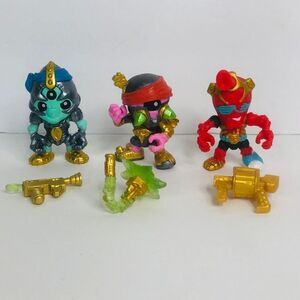 treasures x figures loose lot of 3 with guns moose toys collectible aliens